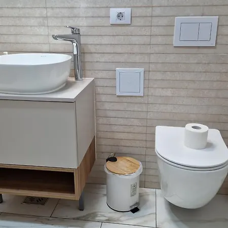 Coresi Grandis 15 Apartment